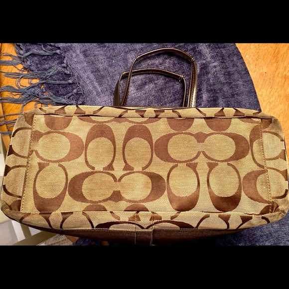 🌼Authentic Coach Signature Canvas Diaper Tote🌼 - Picture 7 of 7